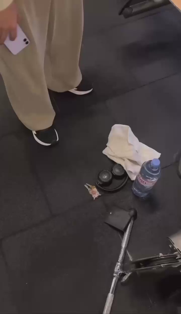 Magnetic Gym Bag With Water Bottle Holder